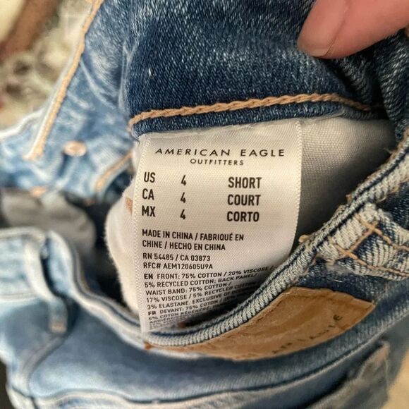 American Eagle Outfitters Distressed Mom Jeans Size 4 Short - Picture 8 of 9